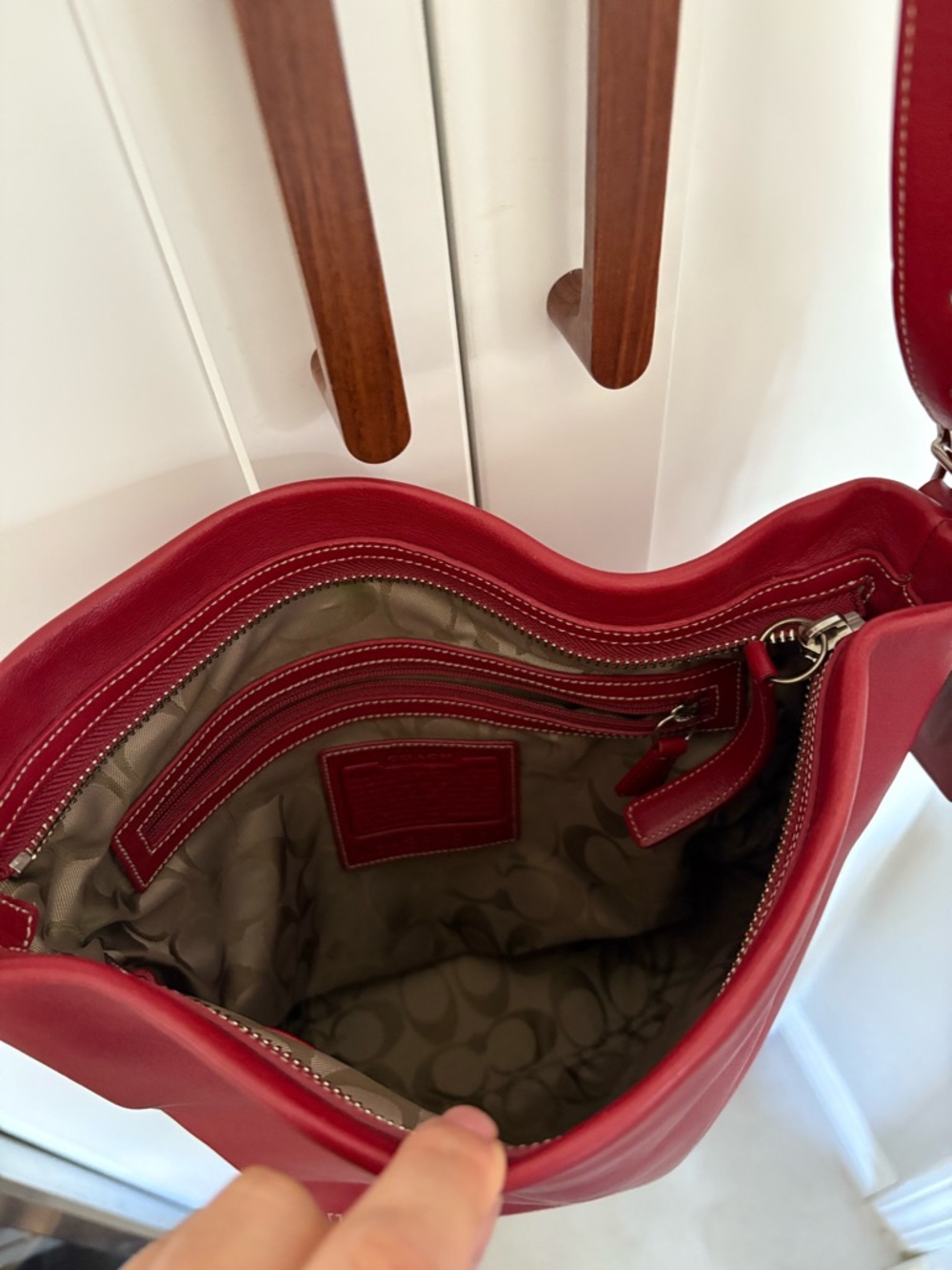 Coach Women's Red Leather Shoulder Bag - Picture 9 of 10